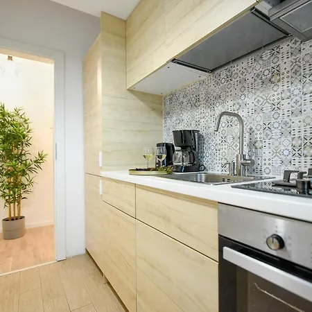 Vacation Feel - 2br With Terrace & Private Parking In Baneasa Bucarest