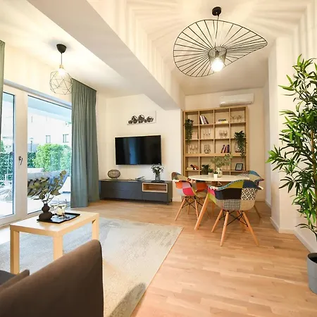 Apartment Vacation Feel - 2br With Terrace & Private Parking In Baneasa *