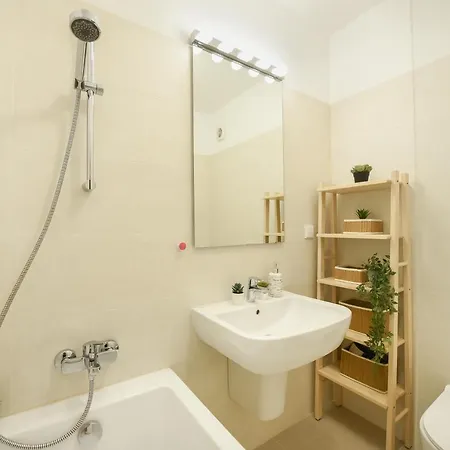 Apartment Vacation Feel - 2br With Terrace & Private Parking In Baneasa *