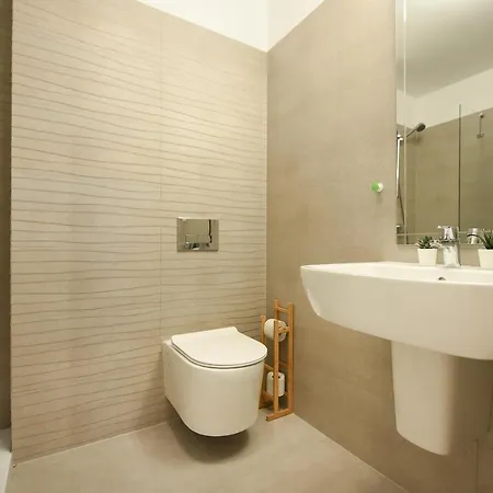 Vacation Feel - 2br With Terrace & Private Parking In Baneasa * 布加勒斯特