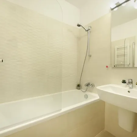 Vacation Feel - 2br With Terrace & Private Parking In Baneasa * 布加勒斯特