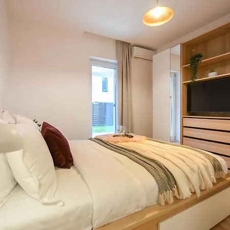 Vacation Feel - 2br With Terrace & Private Parking In Baneasa * 布加勒斯特