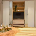 Apartman Vacation Feel - 2br With Terrace & Private Parking In Baneasa *