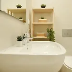 Vacation Feel - 2br With Terrace & Private Parking In Baneasa Apartman *
